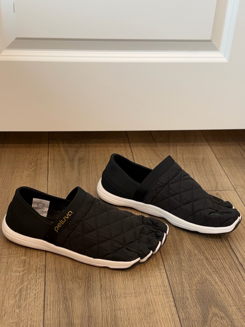 Peluva Zen Barefoot Quilted Strand Toe Slip On Shoes Black Women's 7.5/EU38.5